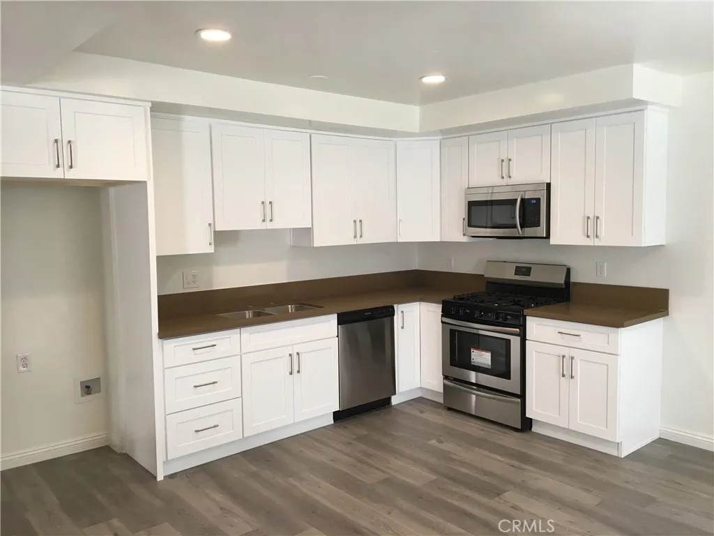 325 Howard - Photo 1