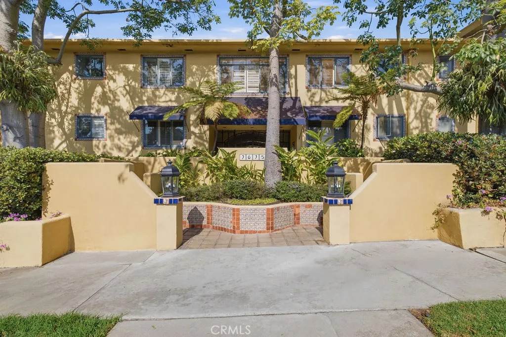 1615 Laurel Avenue - Photo 1