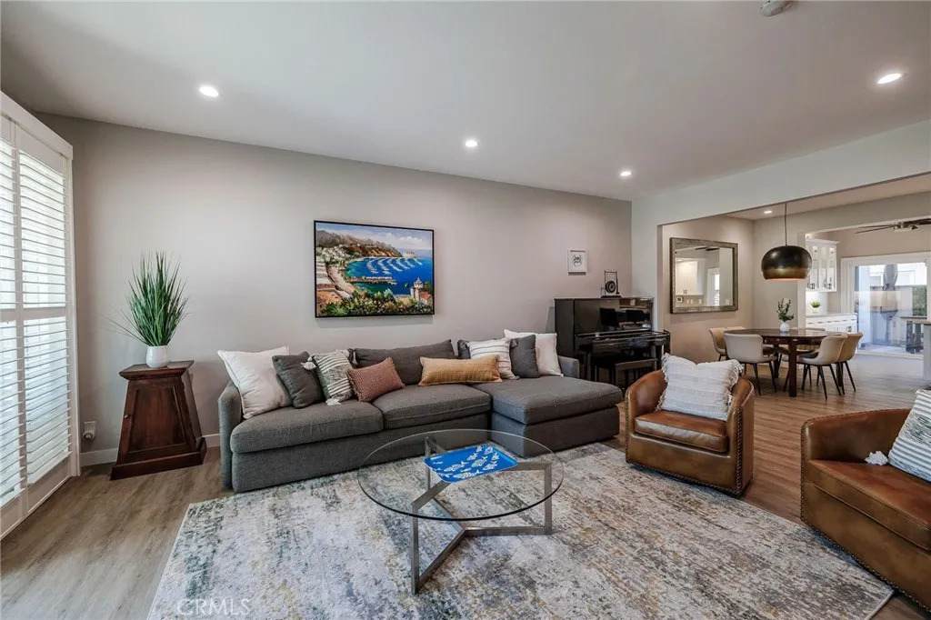 1219 Catalina - Photo 1
