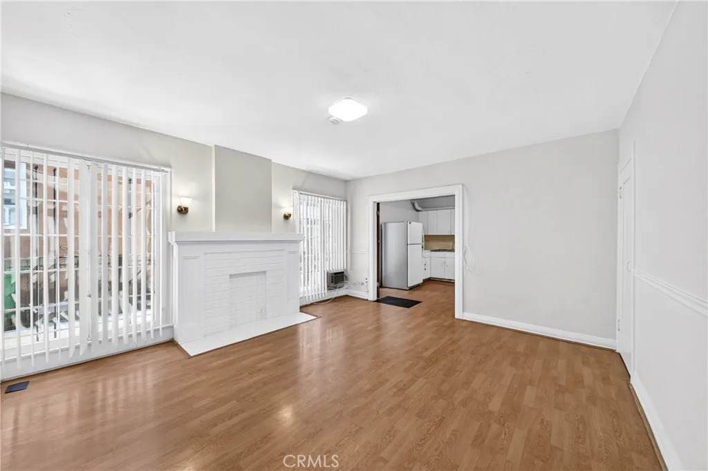 139 Manhattan - Photo 1