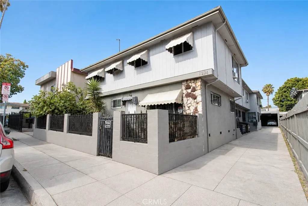 1224 Mansfield - Photo 1