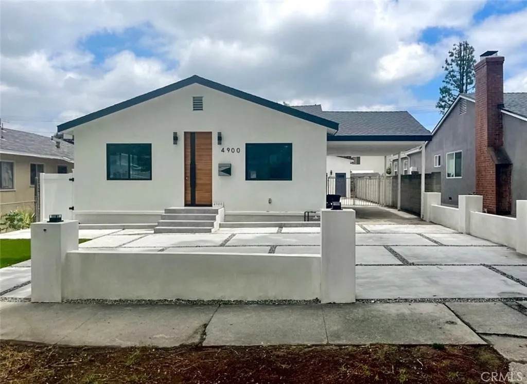 4900 Enfield - Photo 1