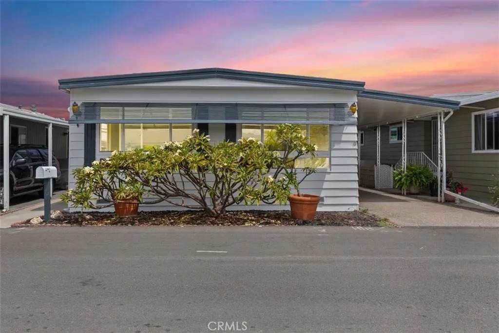 15621 Beach Blvd - Photo 1