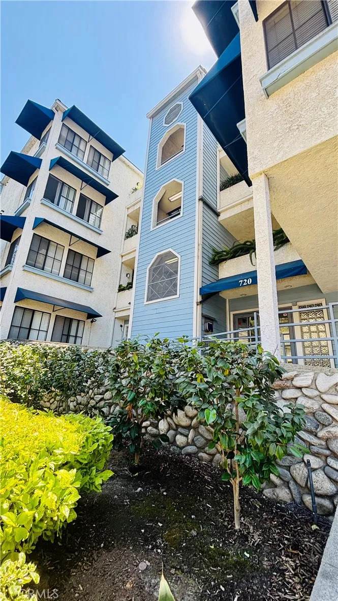 720 4th - Photo 1