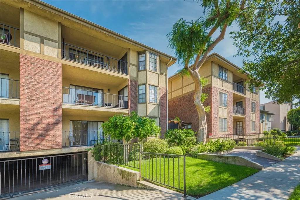 336 Louise Street - Photo 1