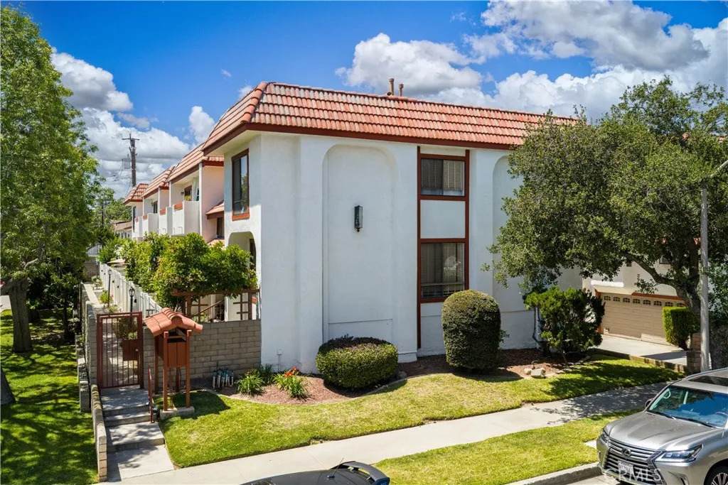 511 Curtis - Photo 1