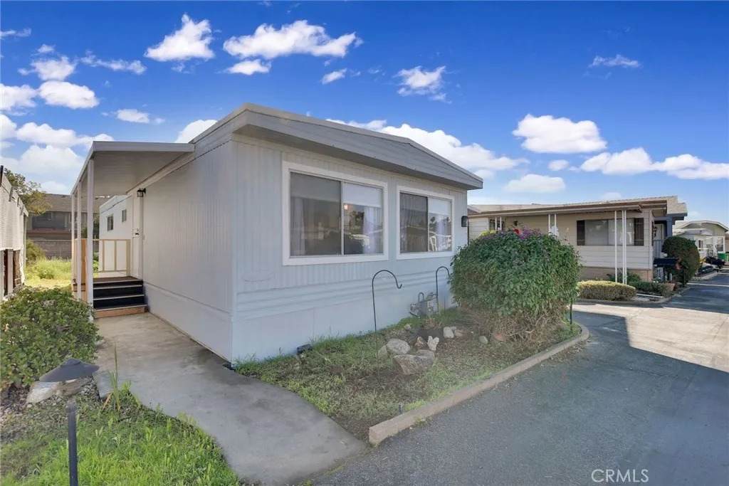 840 Foothill - Photo 1