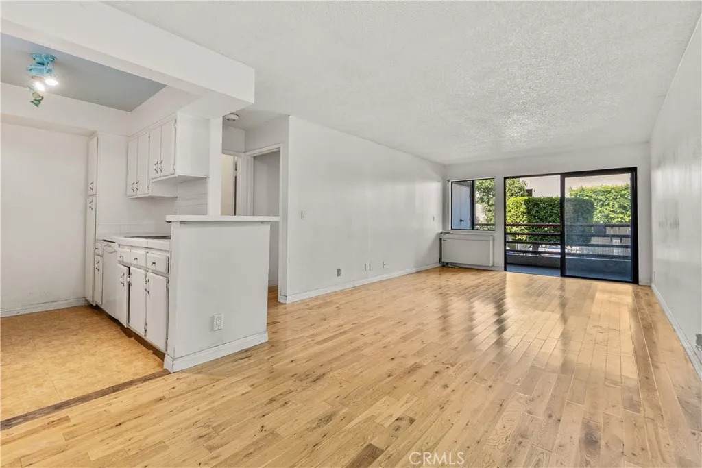 1119 Albany - Photo 1