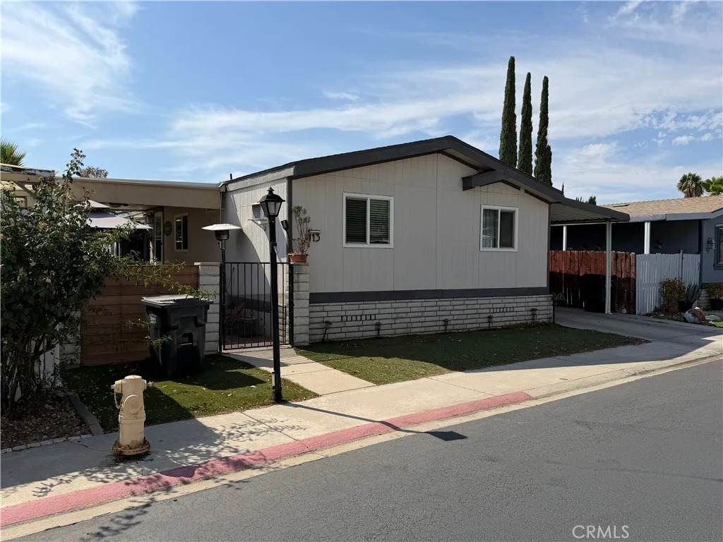 1721 Colton - Photo 1
