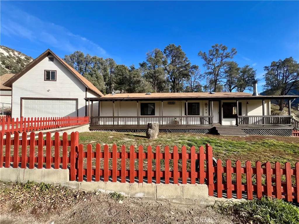 928 Elm - Photo 1