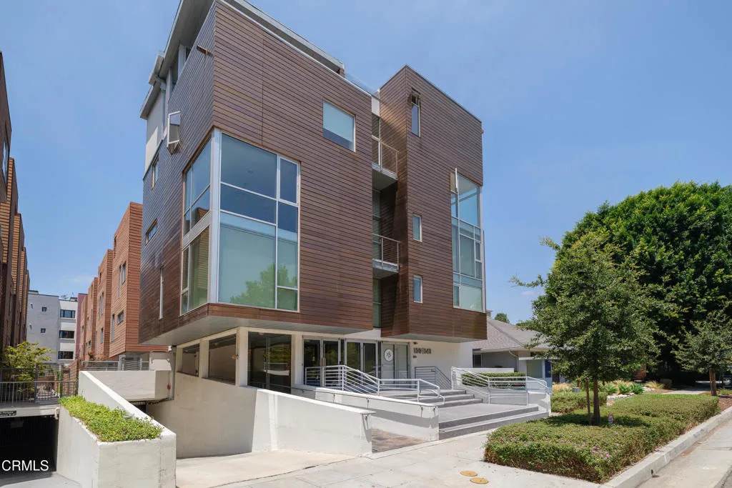141 Hudson Avenue - Photo 1