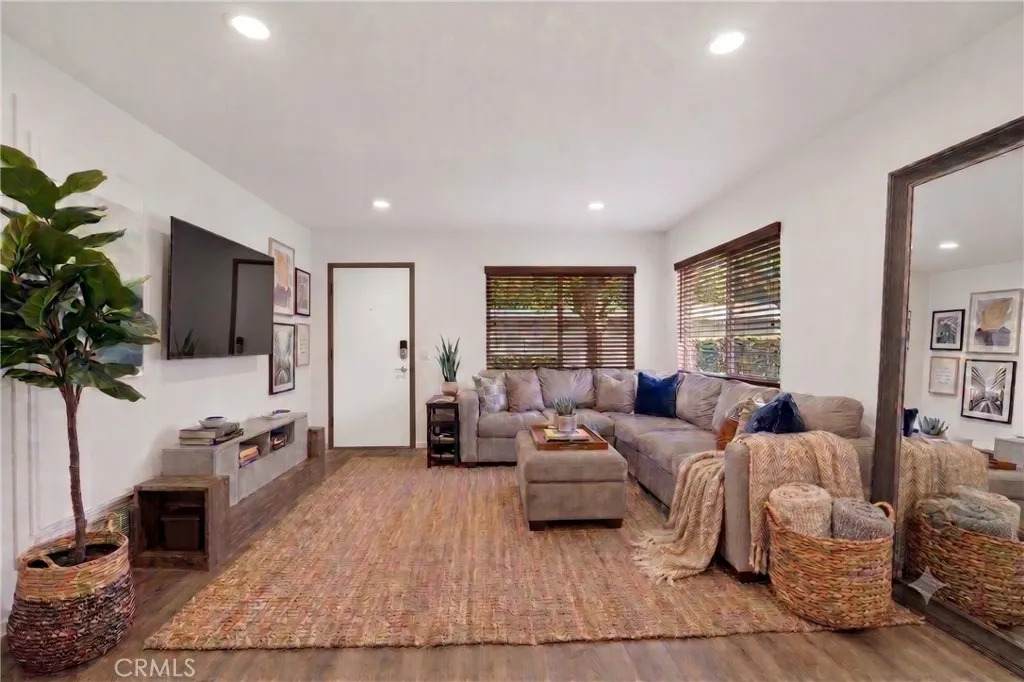 1346 Hillcrest - Photo 1