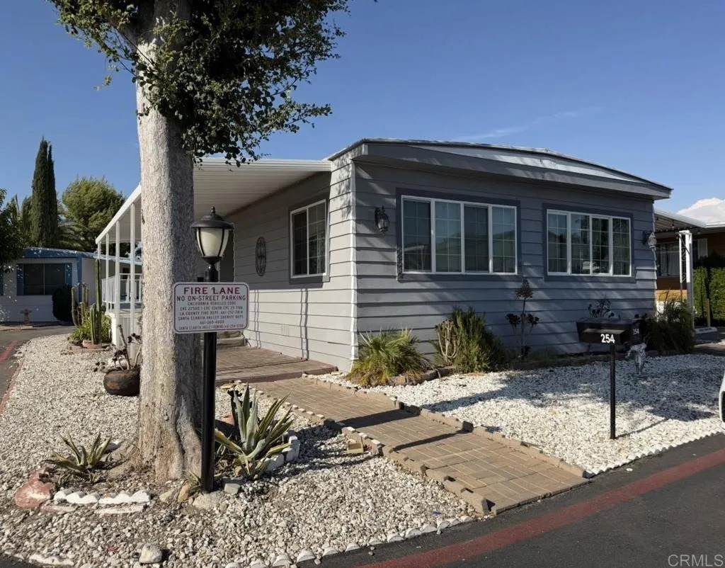 27361 Sierra Hwy - Photo 1