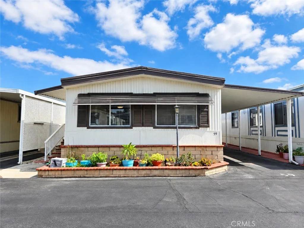 10745 Victoria - Photo 1