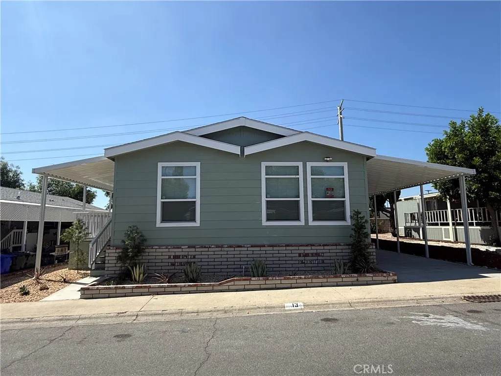 929 Foothill - Photo 1
