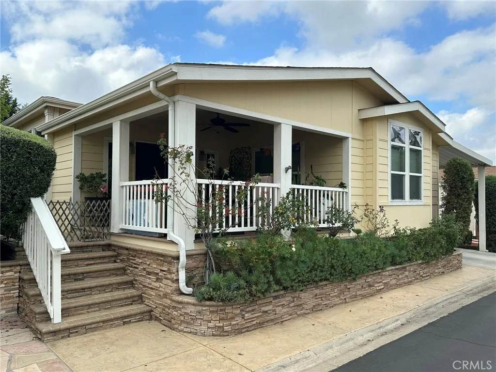 15455 Glenoaks - Photo 1