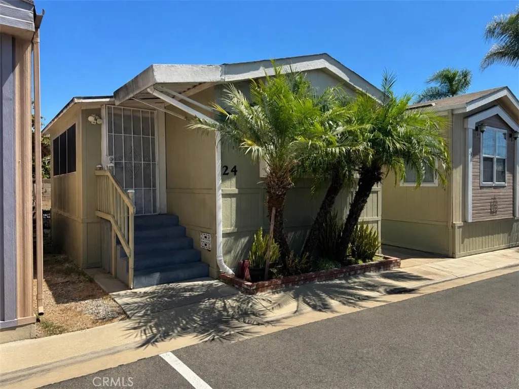 17820 Lakewood - Photo 1