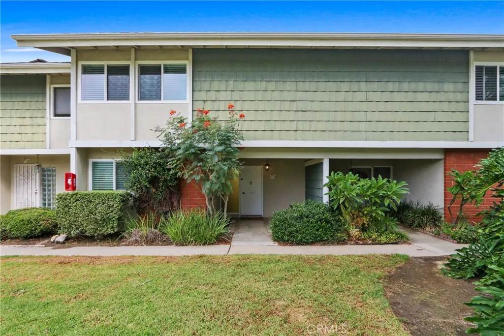 1404 Tustin - Photo 1