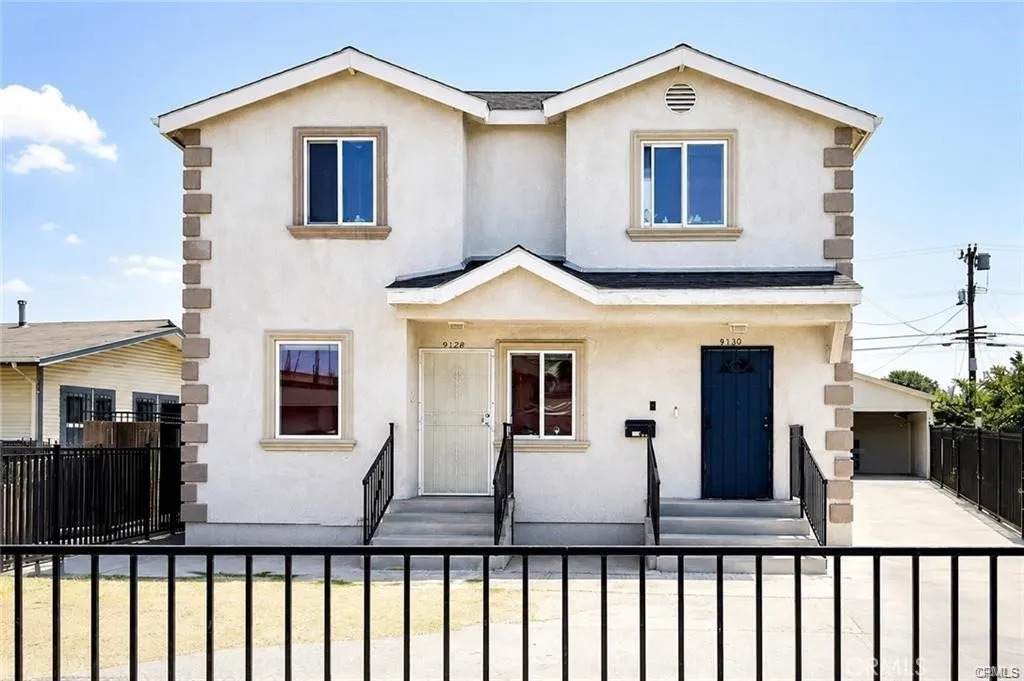 9128 Menlo - Photo 1