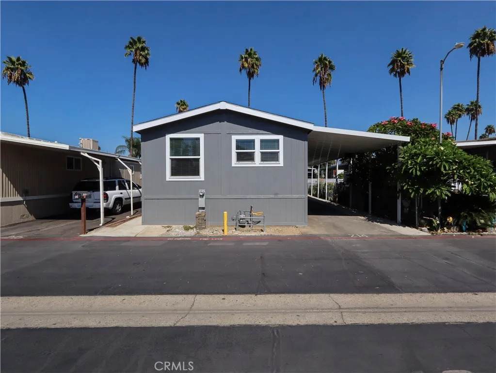 2300 S Sultana - Photo 1