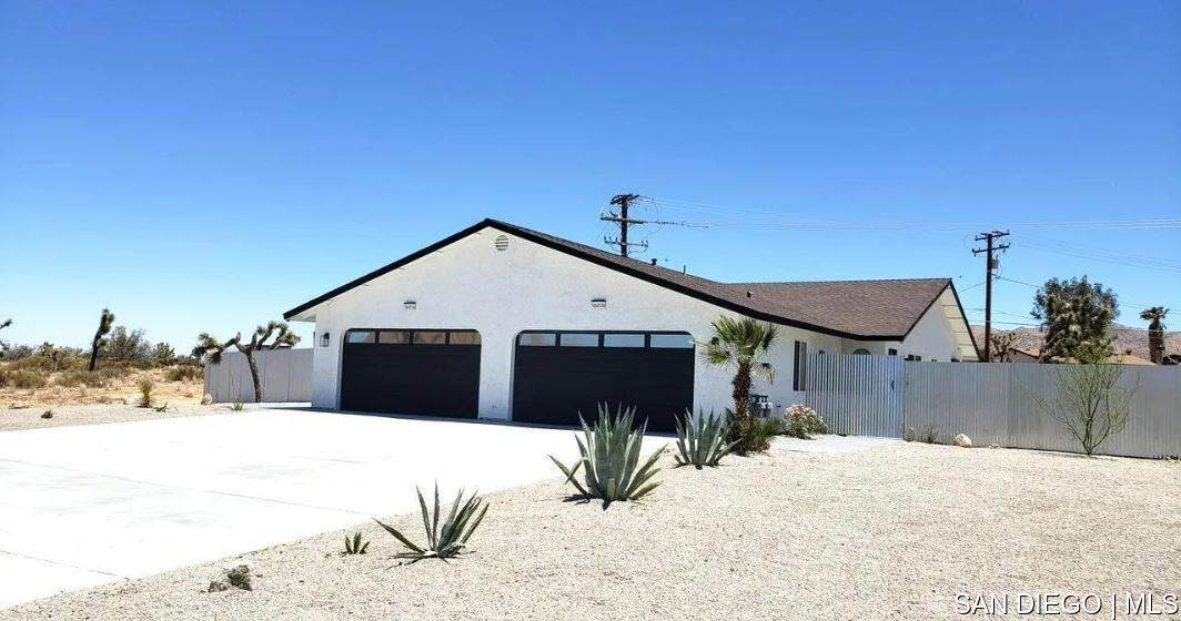 58445 Palisade Dr - Photo 1
