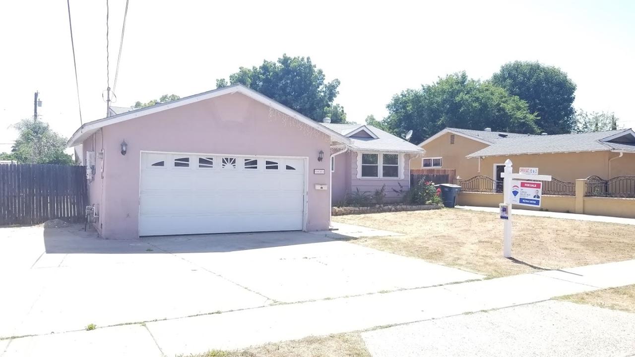 903 Camellia St - Photo 1