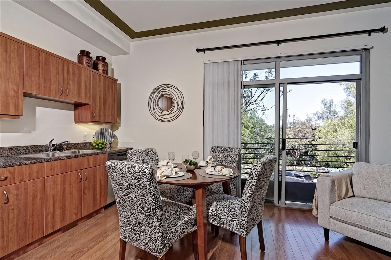 889 Date St - Photo 1