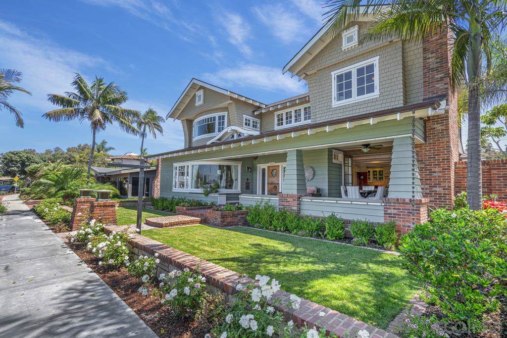 211 Ocean Drive - Photo 1