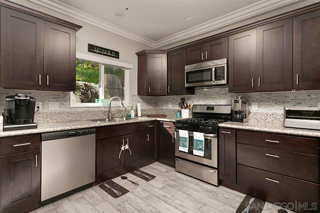 913 Vine St. - Photo 1