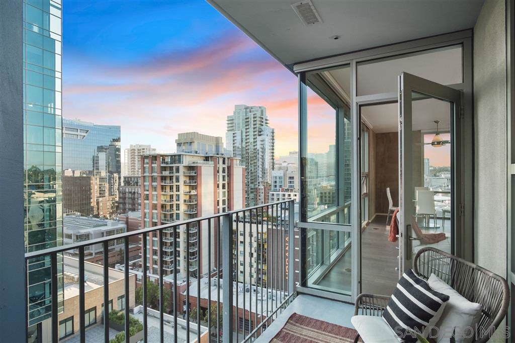 321 10Th Ave - Photo 1