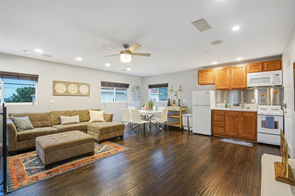 1145 Emerald St - Photo 1