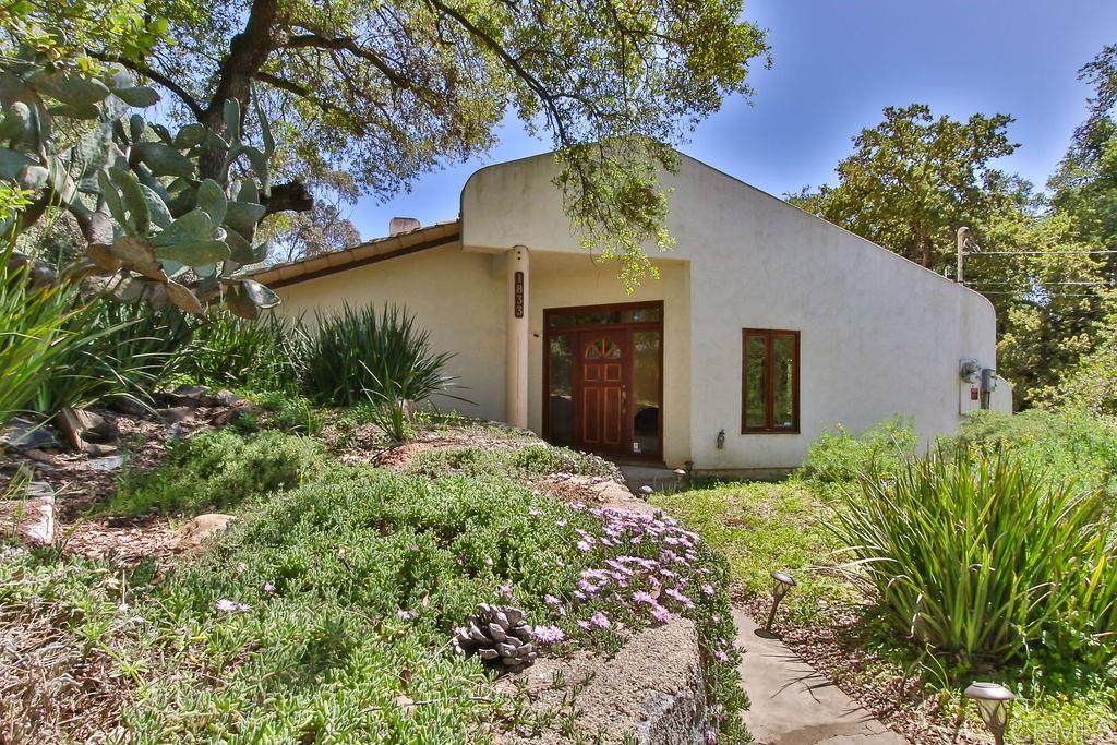 1833 White Oak Dr - Photo 1
