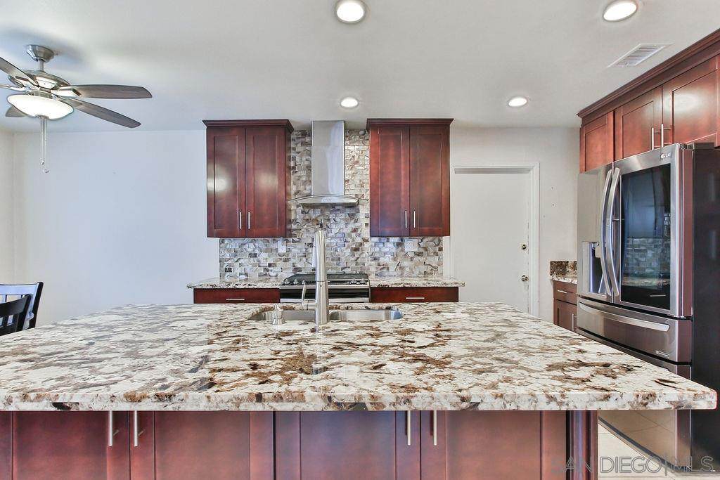 600 Alderson St - Photo 1