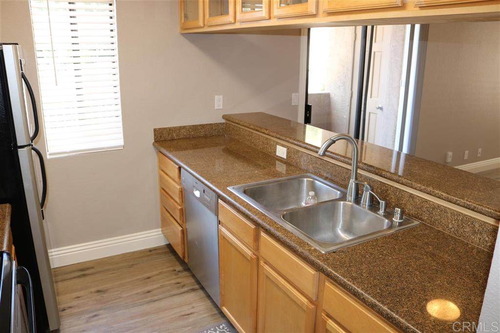 8731 Graves Ave - Photo 1