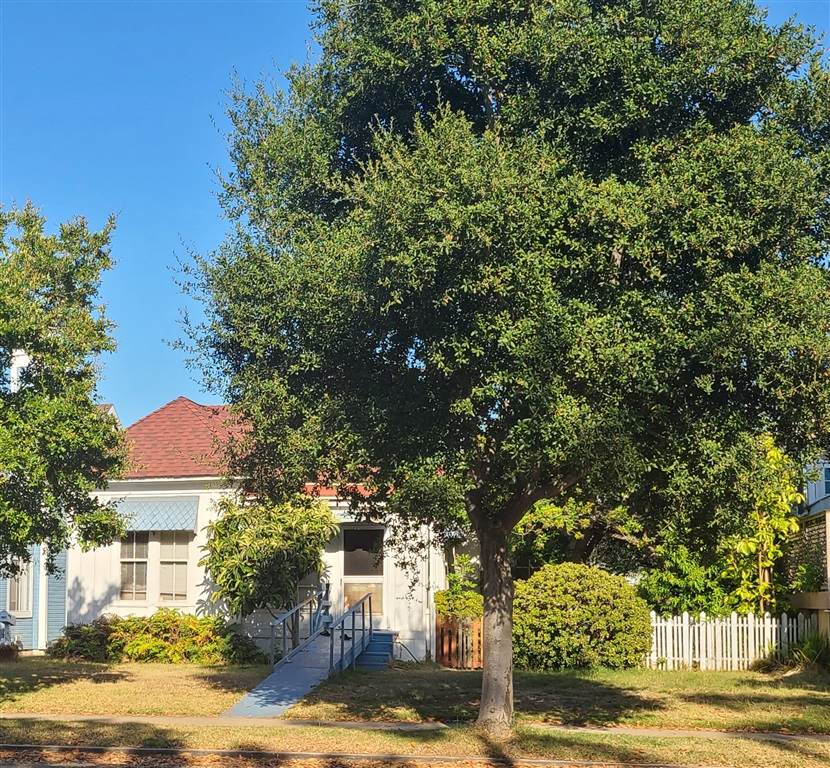 711 F Avenue - Photo 1