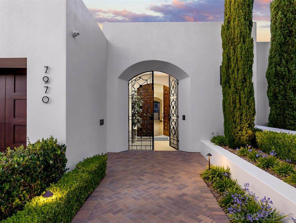 7970 Roseland Dr - Photo 1