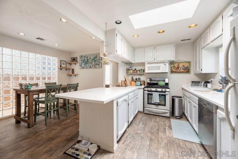4644 Brighton Ave - Photo 1