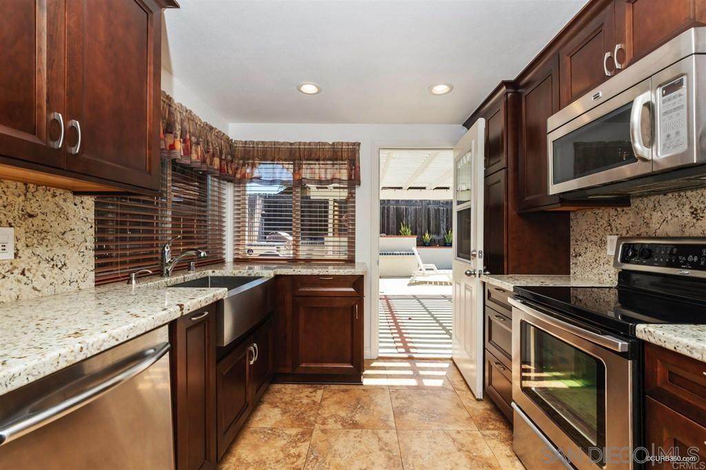 1729 Kingston Dr - Photo 1