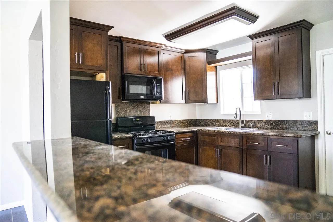 520 Glover Ave - Photo 1