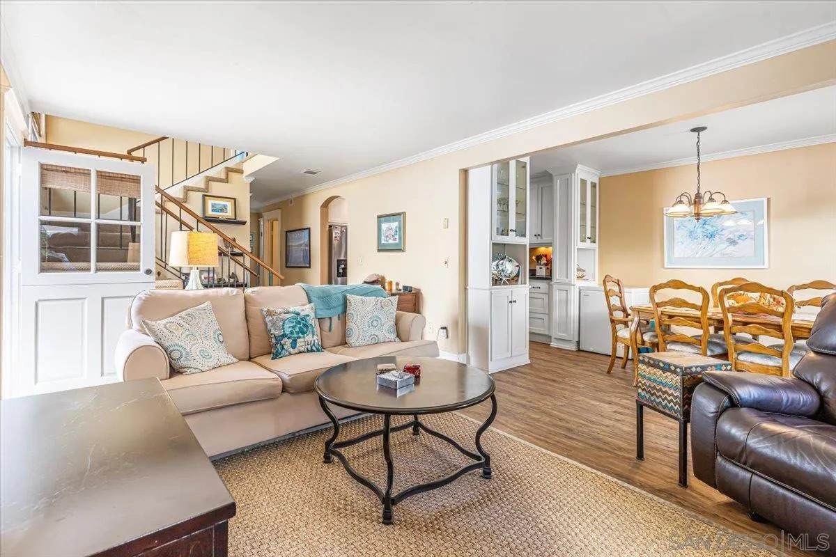 1064 Isabella Ave - Photo 1