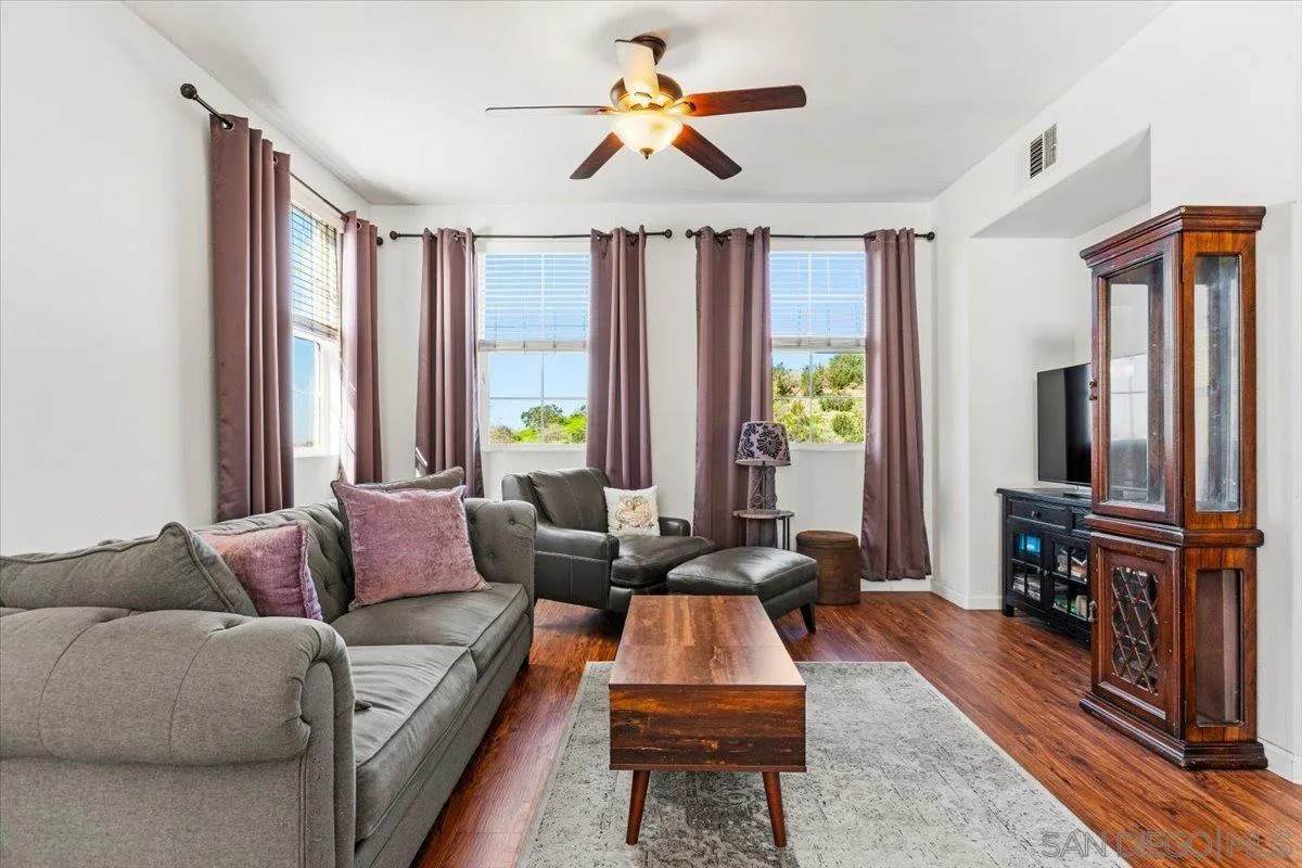 702 Portside Place - Photo 1