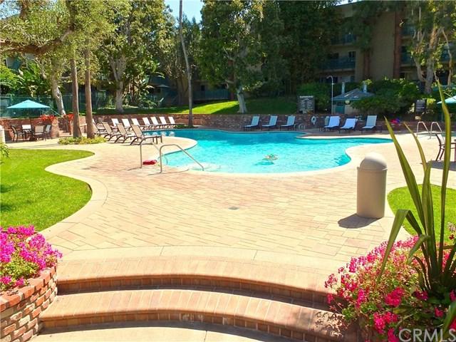 412 Bellflower Boulevard - Photo 1