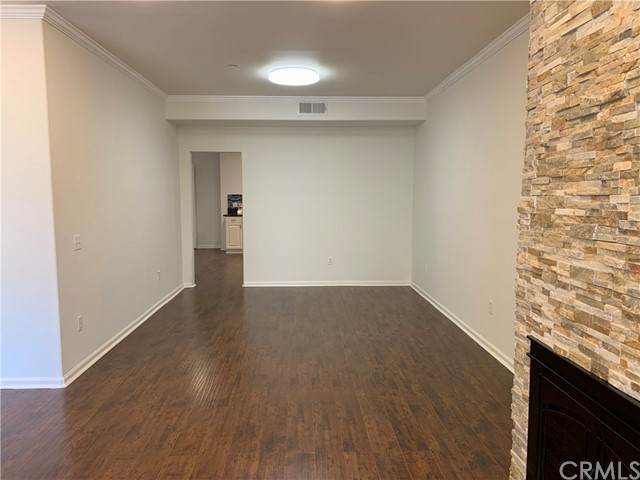 909 Gramercy Place - Photo 1
