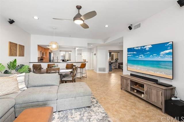 200 Pacific Coast Highway - Photo 1
