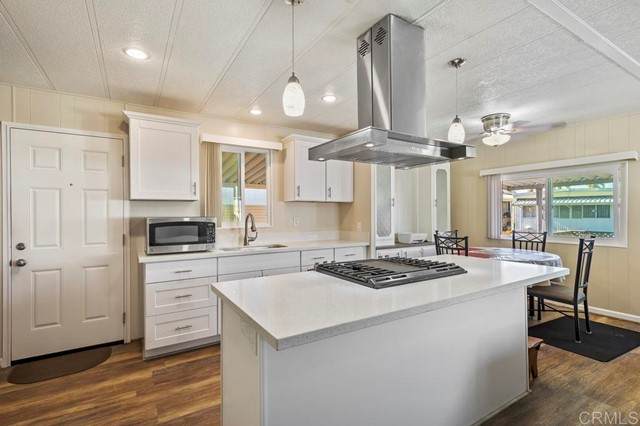 1515 Capalina - Photo 1