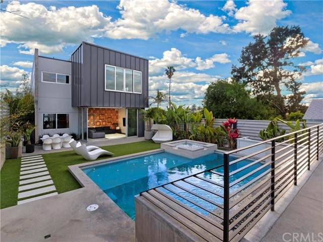 1027 Avenue A - Photo 1