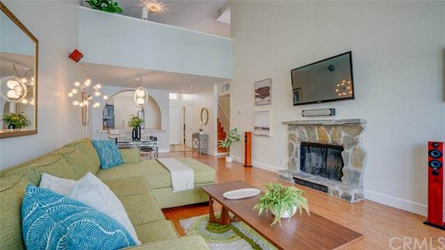 1900 Vine Street - Photo 1