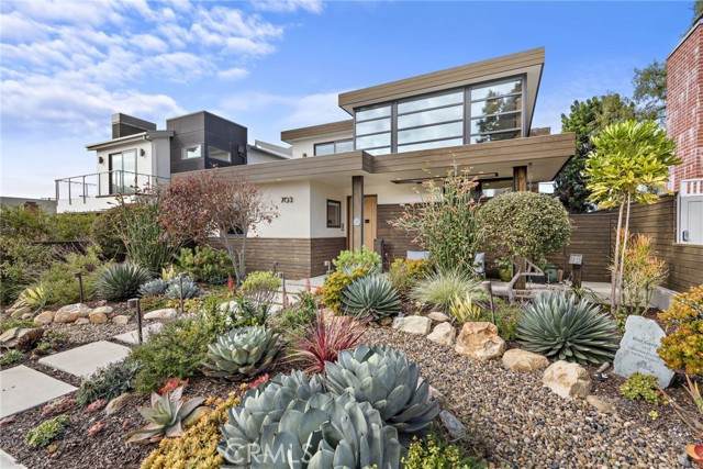 703 Heliotrope Avenue - Photo 1