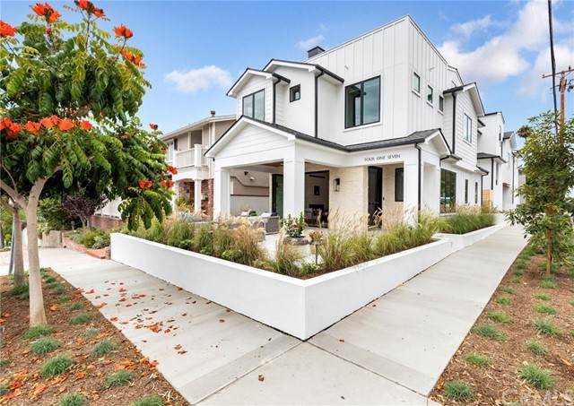 417 Heliotrope Avenue - Photo 1