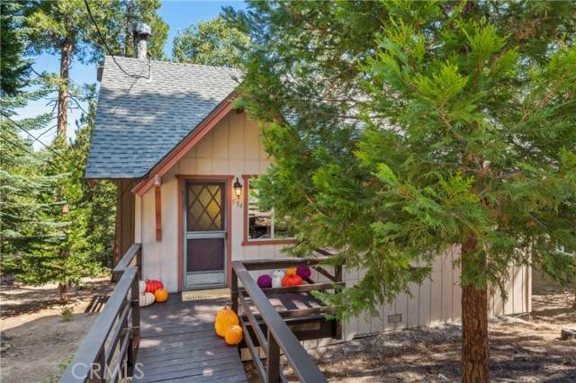 554 Pioneer Road - Photo 1